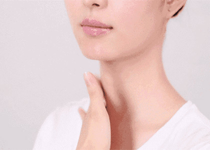 如何保养颈部皮肤，防止皱纹产生